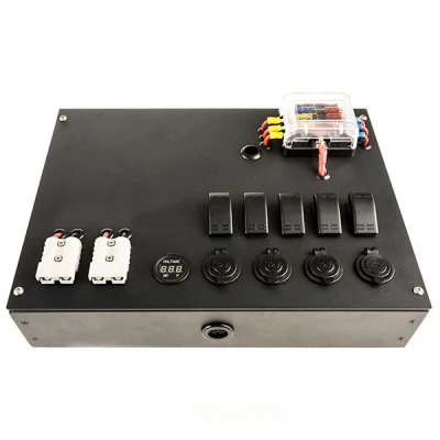 Nouvelle arrivée 12V Control Box Power Control Box avec interrupteurs, prises et disjoncteurs de bonne qualité pour l'application automobile